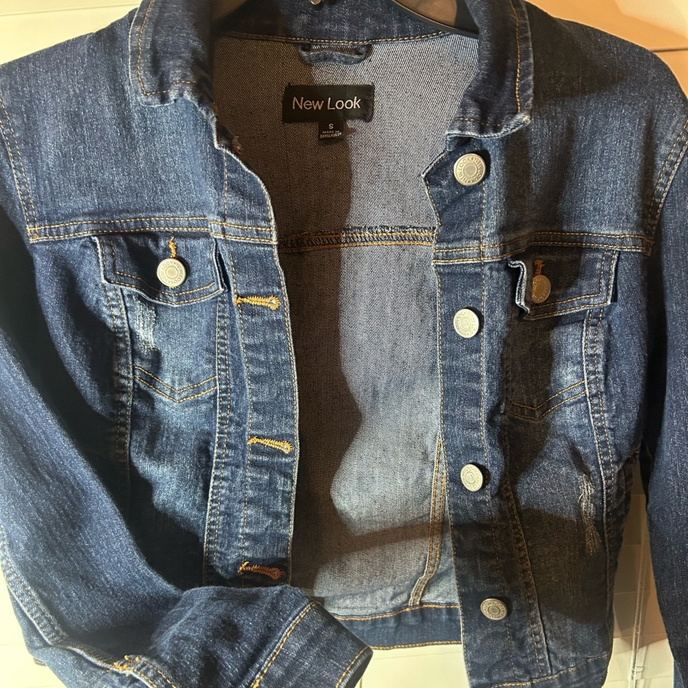 Jean jacket. - Picture 2 of 3